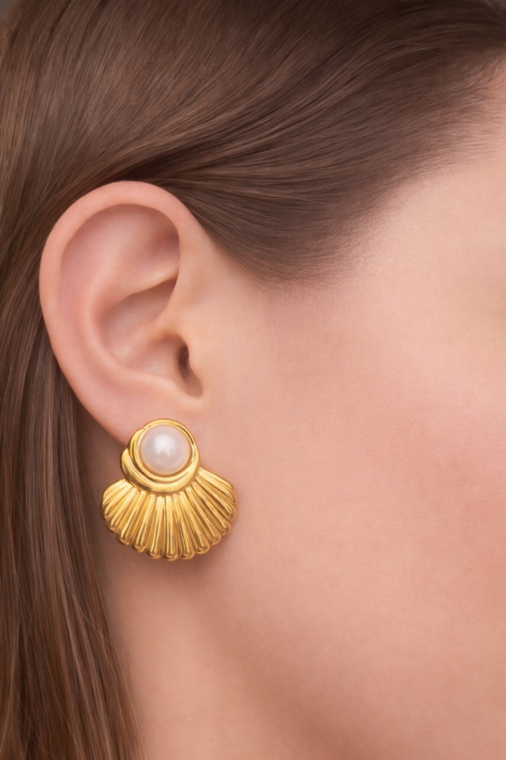 Soleil Shell Studs